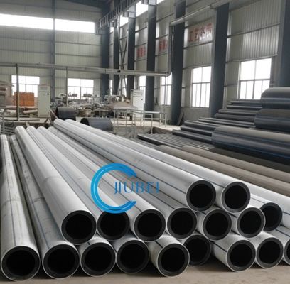 Uitstekende flexibiliteit HDPE wit-zwart co-extrudeerde buis met stalen flenzen
